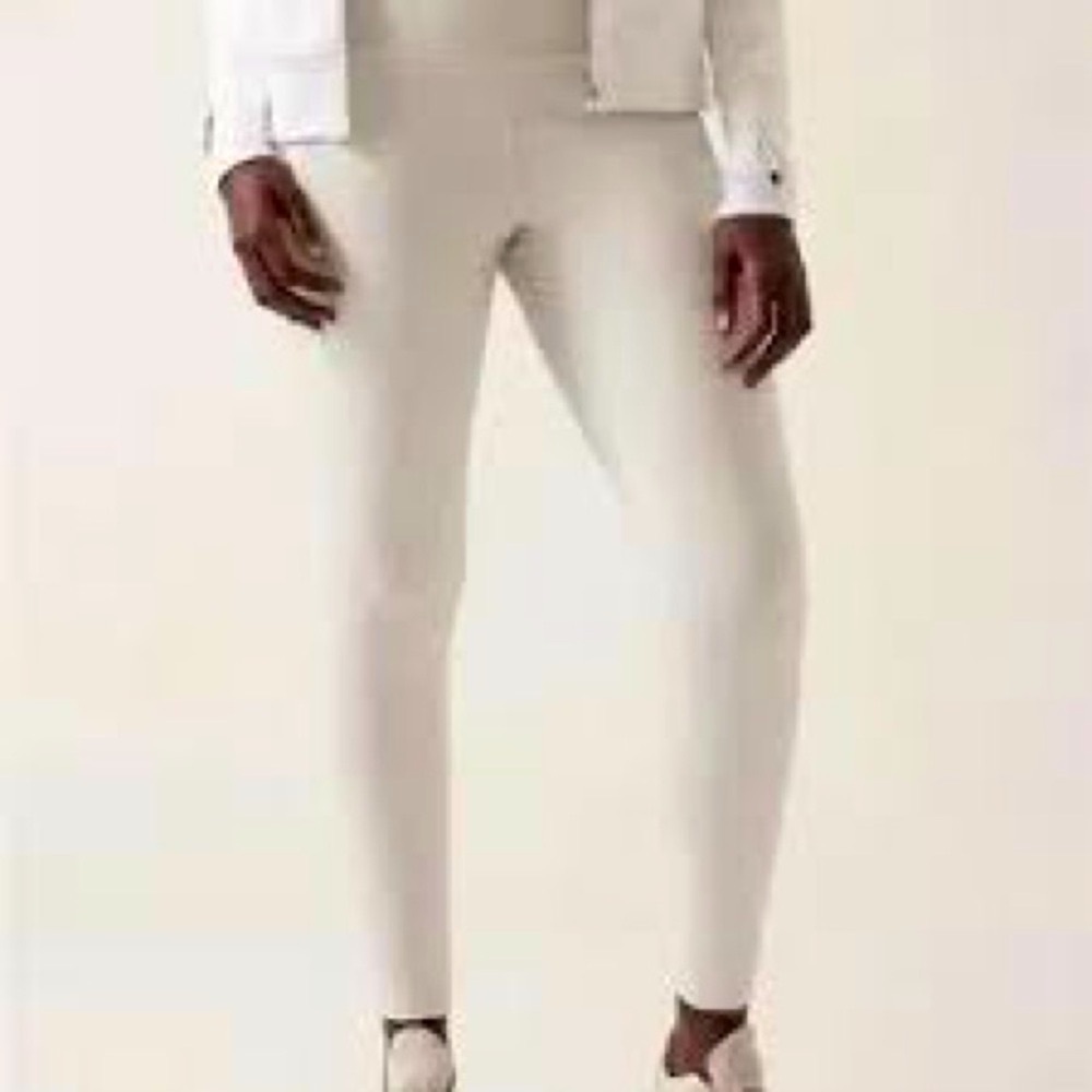 $108 Athleta Peak Hybrid Fleece Tight MED winter white ivory pants leggings EUC